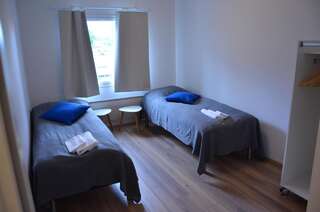 Хостелы Hostel Tikka Рованиеми Двухместный номер с 2 отдельными кроватями и общей ванной комнатой-2
