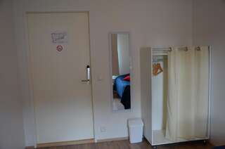 Хостелы Hostel Tikka Рованиеми Двухместный номер с 2 отдельными кроватями и общей ванной комнатой-3